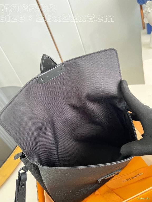 S-LOCK LOUIS VUITTON POCHETTE 0814